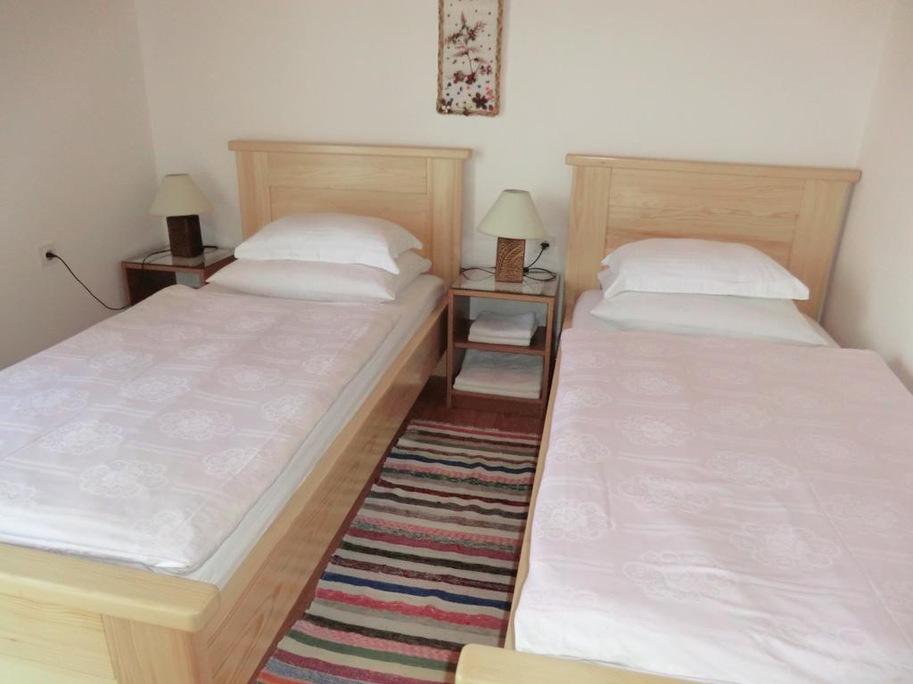 Pansion Izvor Hotel Korenica Ngoại thất bức ảnh